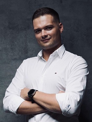 dr n. med. i n. o zdr. Kacper Packi